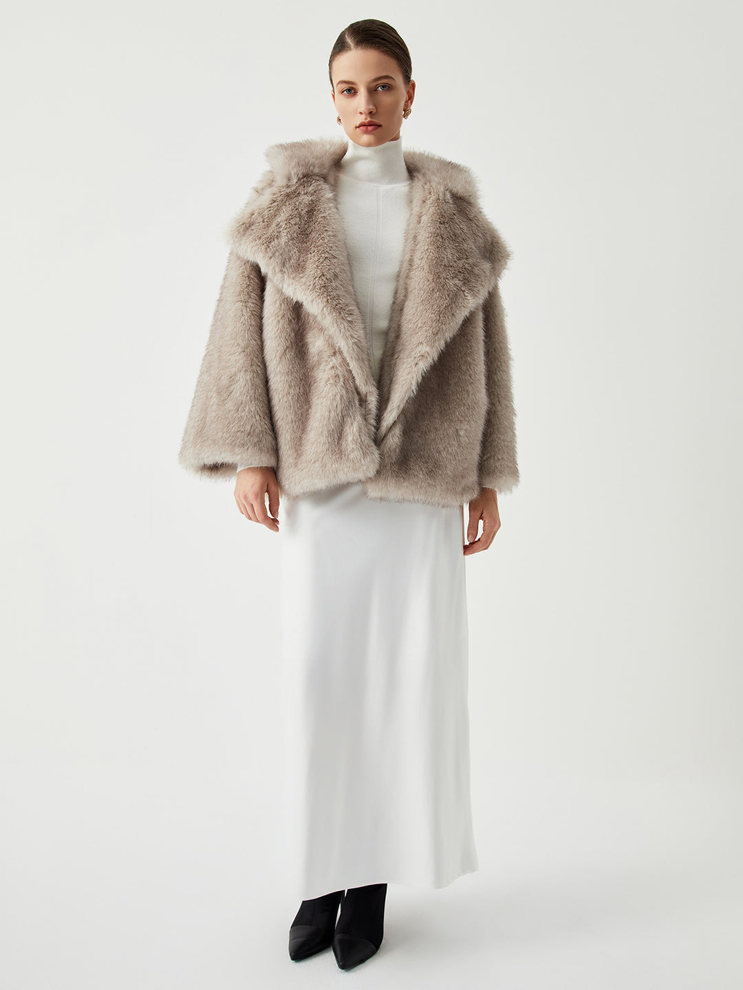 Felicia | Tidløs Faux Fur Omslagsfrakke
