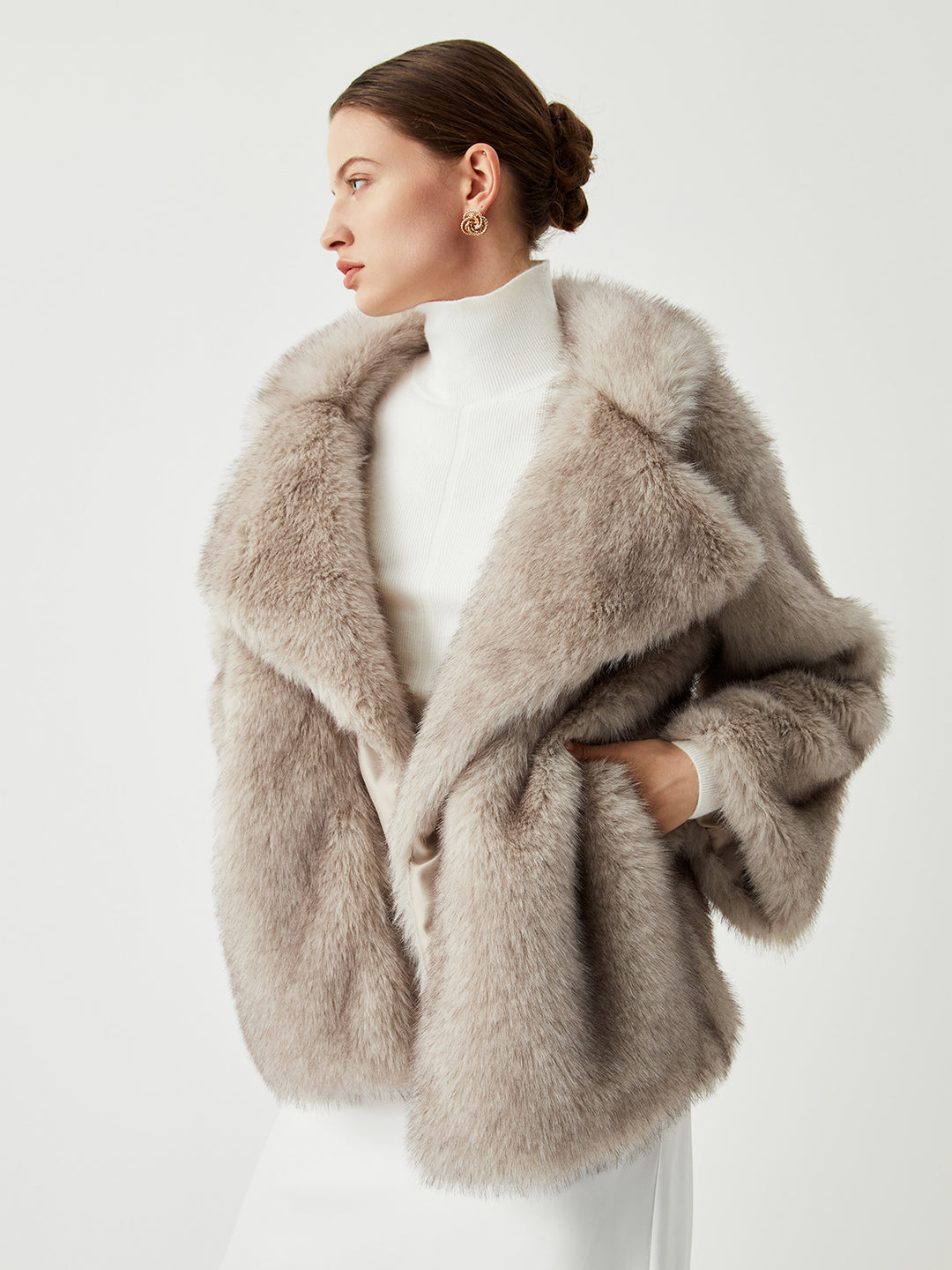 Felicia | Tidløs Faux Fur Omslagsfrakke