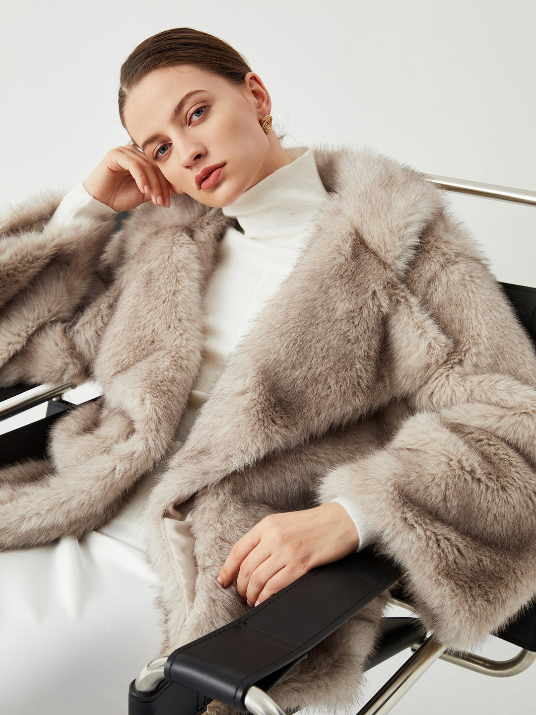Felicia | Tidløs Faux Fur Omslagsfrakke