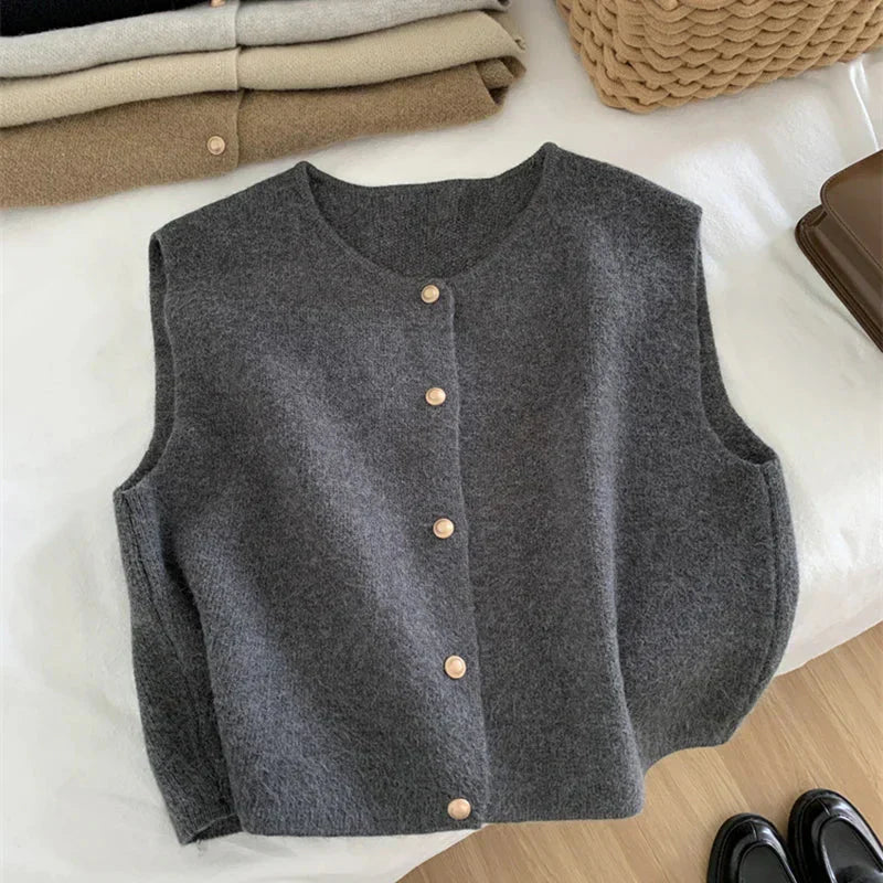 Sandra | Stilfuld Strikket Vest med Knapper