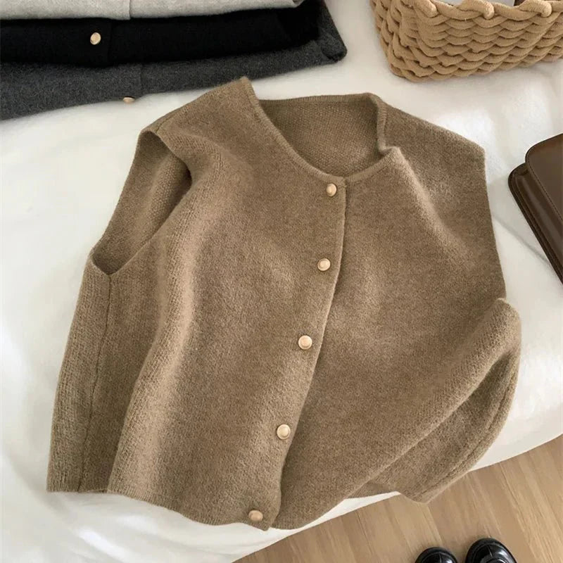 Sandra | Stilfuld Strikket Vest med Knapper